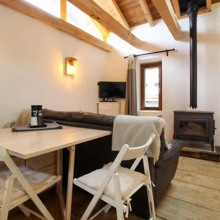 Charmante Maison De Hameau Traditionnel Montagnard Chalet *