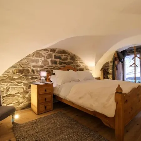 Chalet Charmante Maison De Hameau Traditionnel Montagnard *